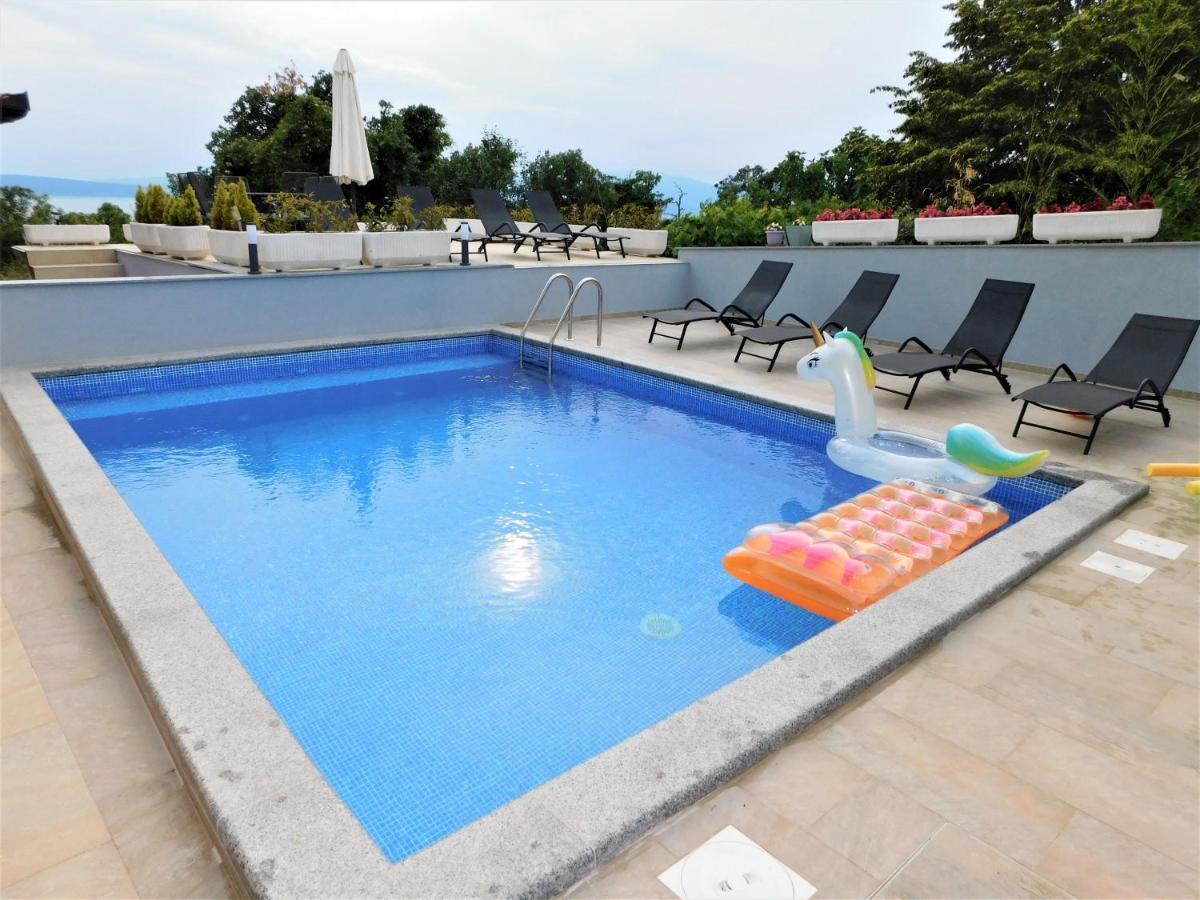 Apartman "Sabine Red" With Heated Pool Omišalj Kültér fotó