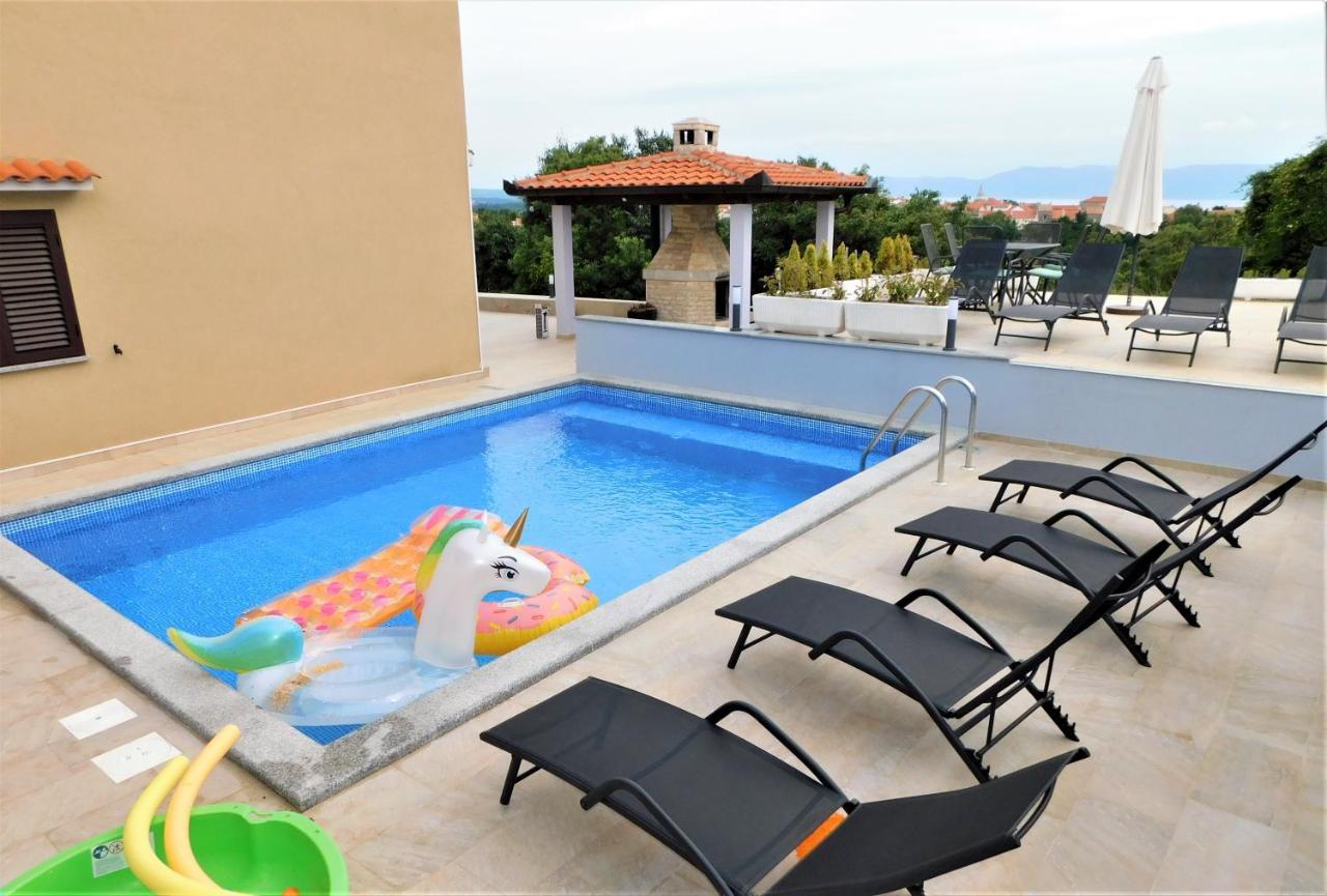 Apartman "Sabine Red" With Heated Pool Omišalj Kültér fotó