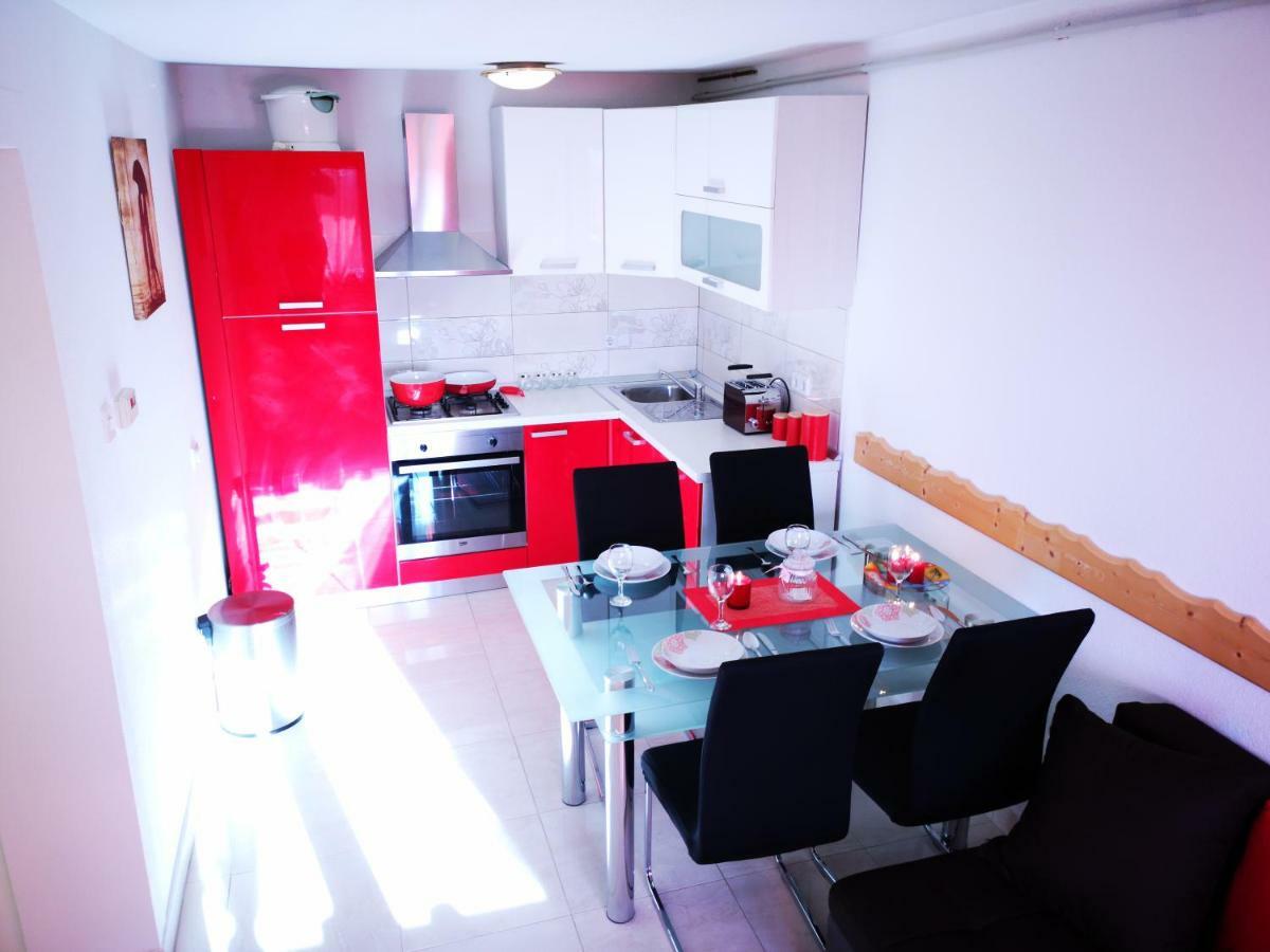 Apartman "Sabine Red" With Heated Pool Omišalj Kültér fotó
