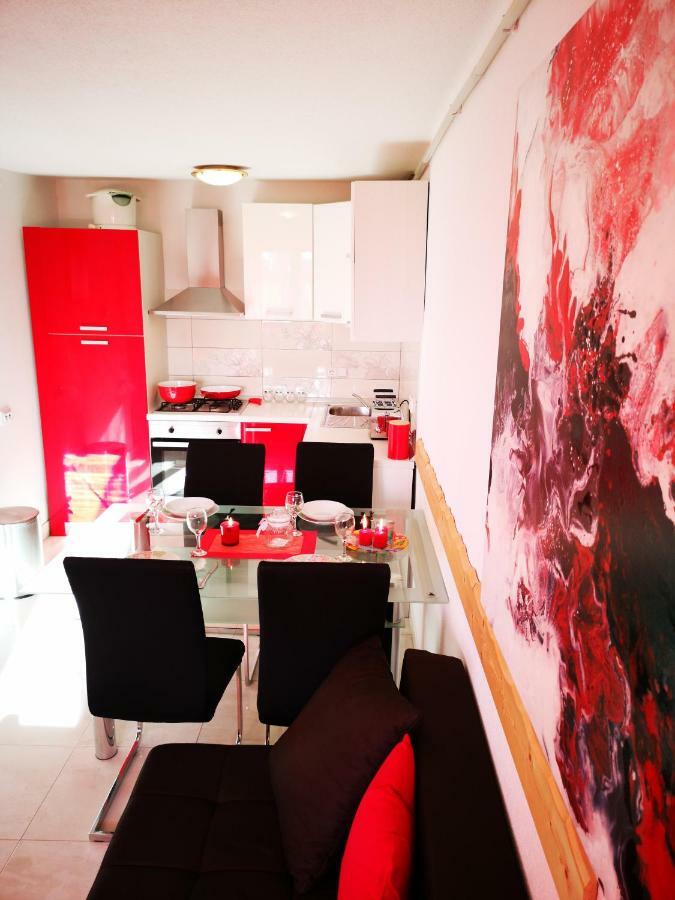 Apartman "Sabine Red" With Heated Pool Omišalj Kültér fotó