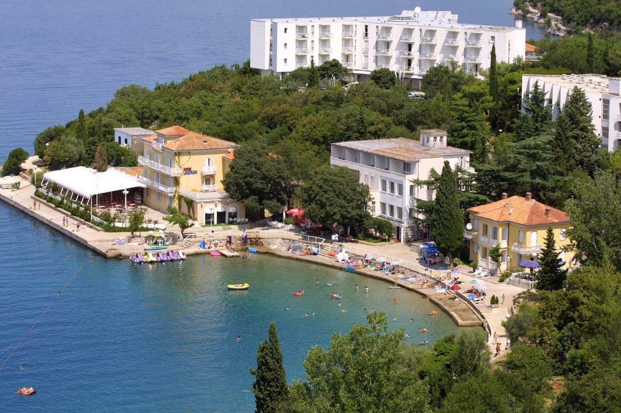 Apartman "Sabine Red" With Heated Pool Omišalj Kültér fotó