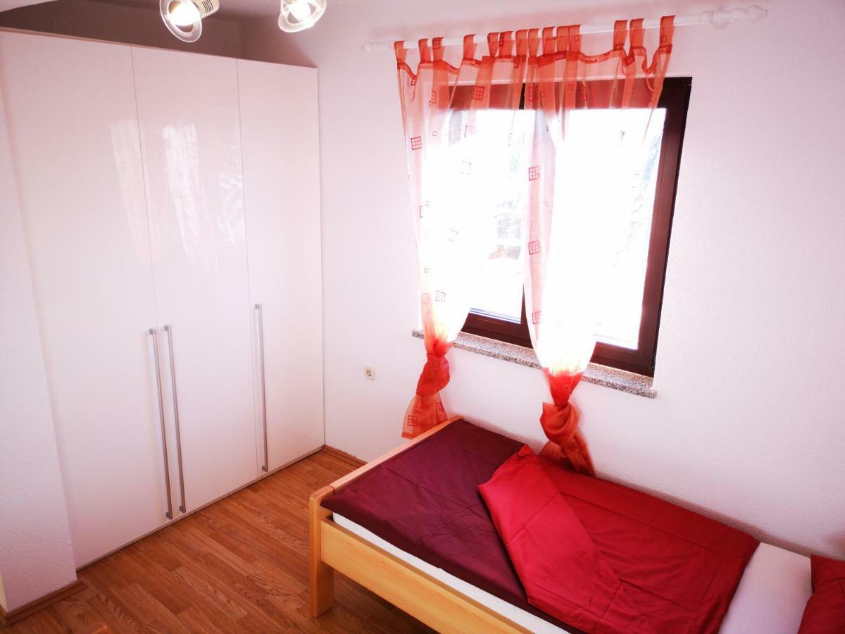 Apartman "Sabine Red" With Heated Pool Omišalj Kültér fotó