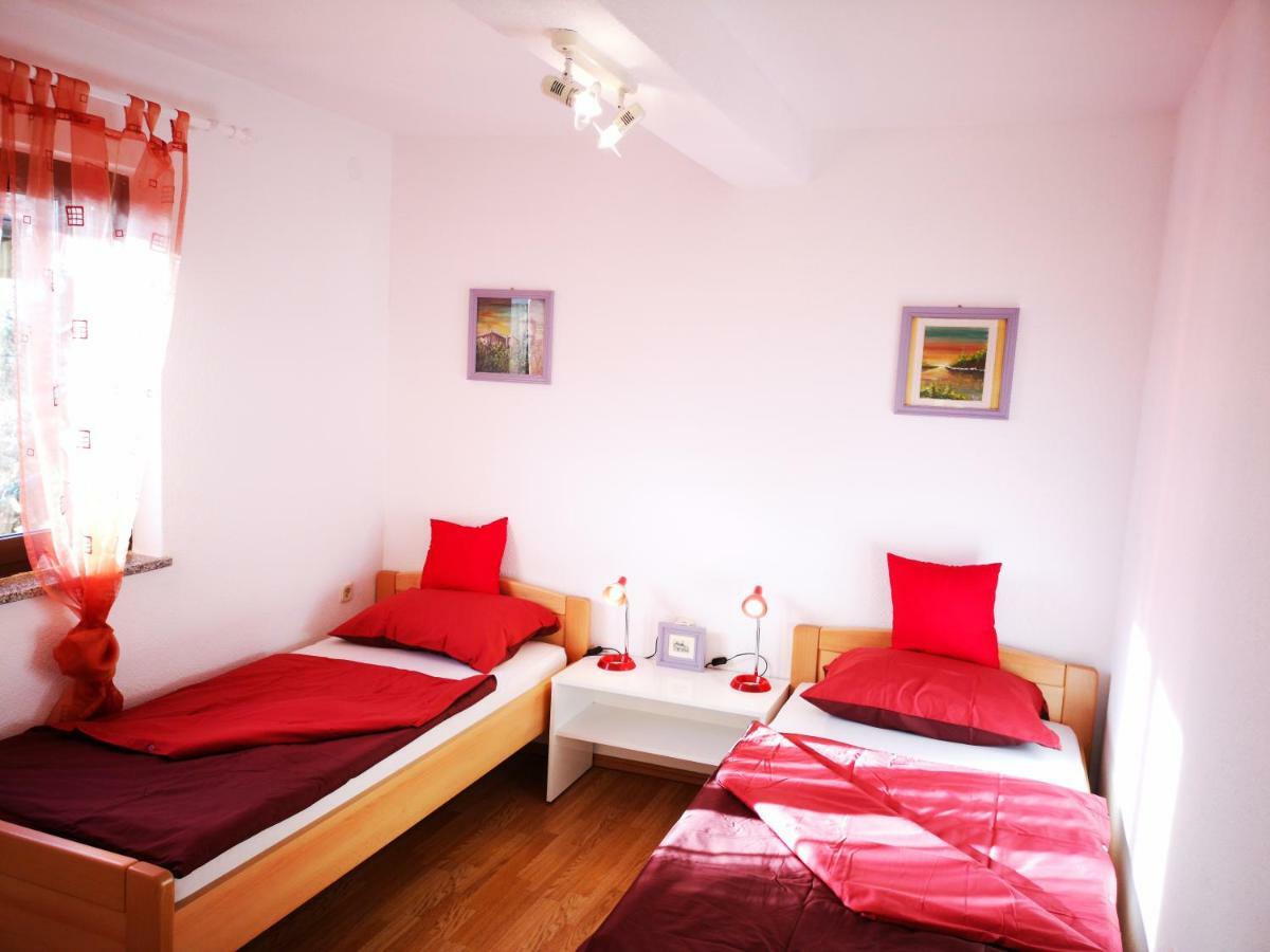 Apartman "Sabine Red" With Heated Pool Omišalj Kültér fotó