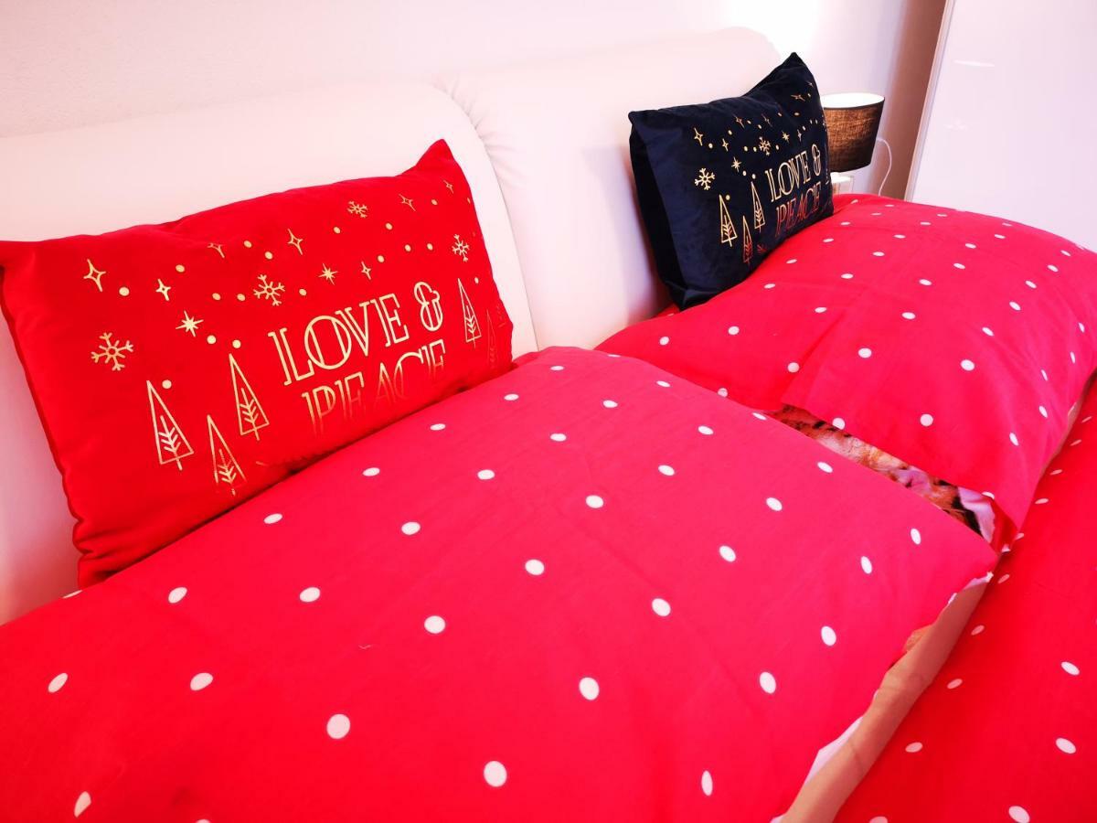 Apartman "Sabine Red" With Heated Pool Omišalj Kültér fotó
