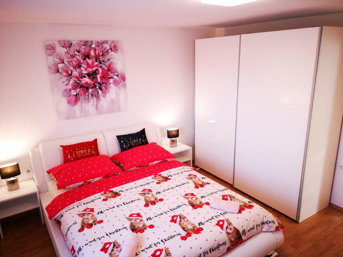 Apartman "Sabine Red" With Heated Pool Omišalj Kültér fotó