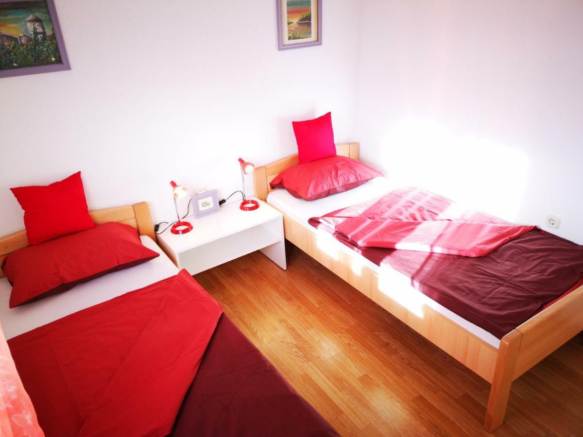 Apartman "Sabine Red" With Heated Pool Omišalj Kültér fotó